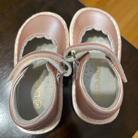 L’AMOUR Online Exclusive - Caitlin Pink Gold Scalloped Mary Jane - Picture 12 of 14